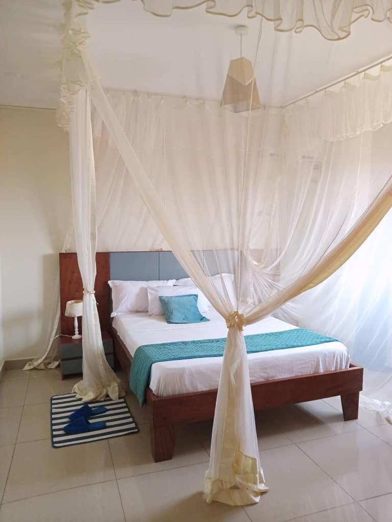 The Abode Apartments Lake View & Breakfast Suite Near Beach Entebbe Exteriér fotografie