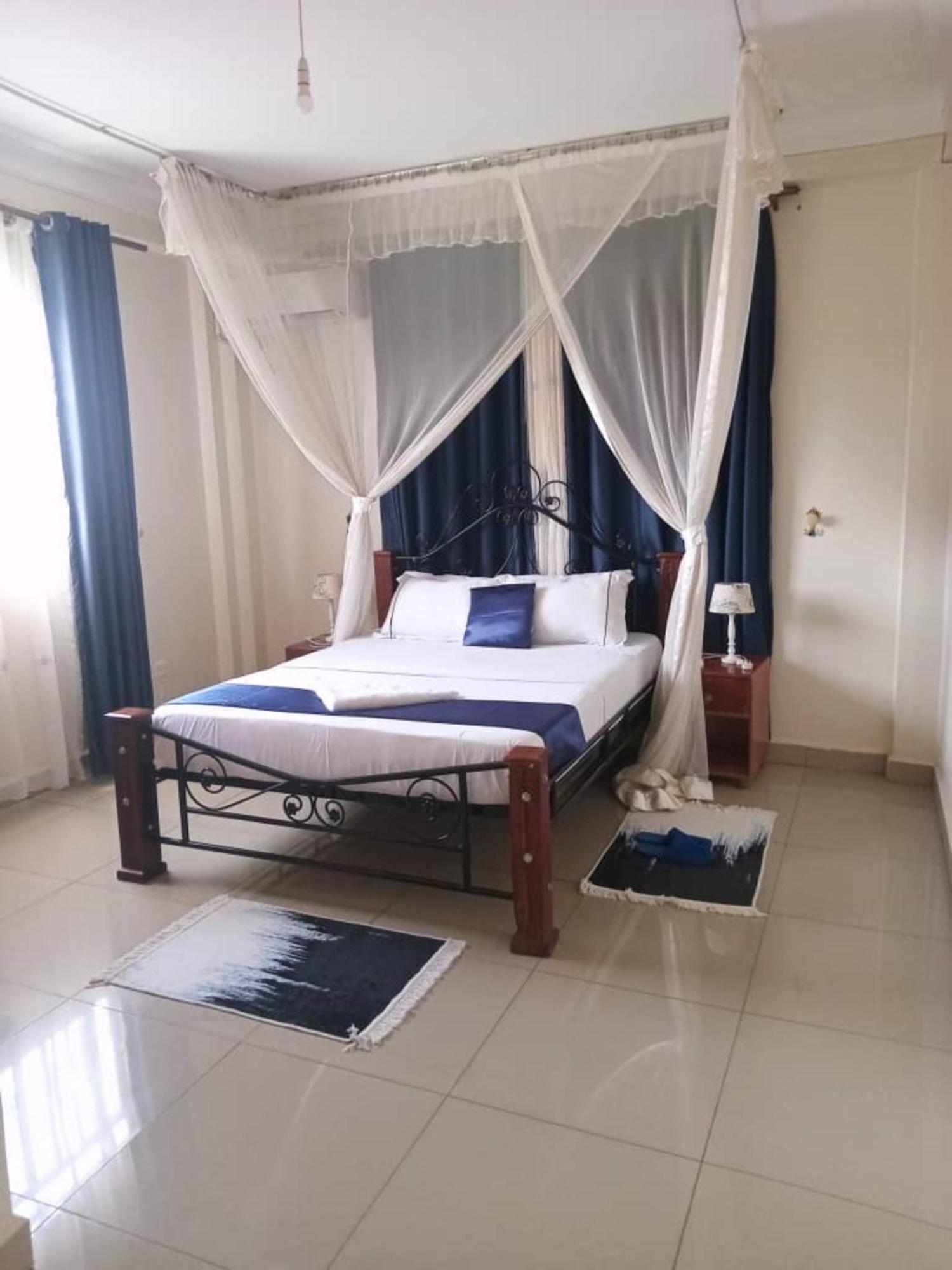 The Abode Apartments Lake View & Breakfast Suite Near Beach Entebbe Exteriér fotografie